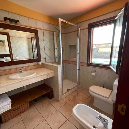 Muy Tranquila Con Piscina Privada Villa