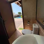Muy Tranquila Con Piscina Privada Villa