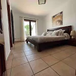 Muy Tranquila Con Piscina Privada Villa