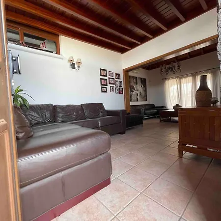 Muy Tranquila Con Piscina Privada *