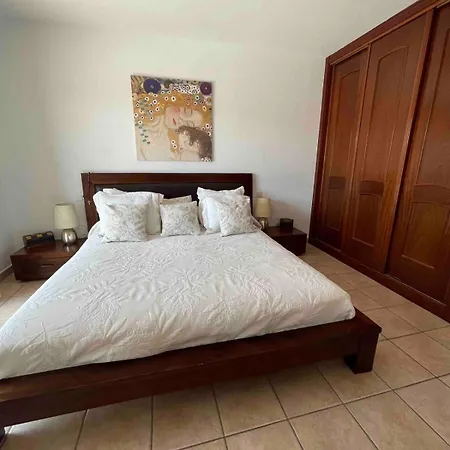 Muy Tranquila Con Piscina Privada Вилла